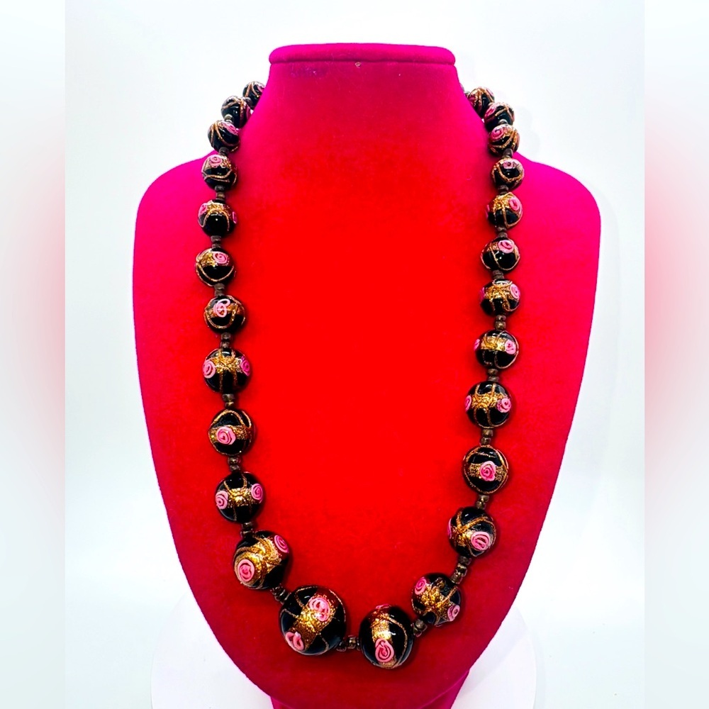 Venetian Wedding Cake glass bead necklace.​